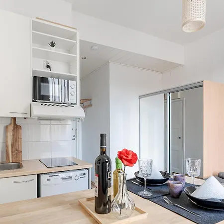 Huoneisto Nordstay - Lovely With Self Check-in